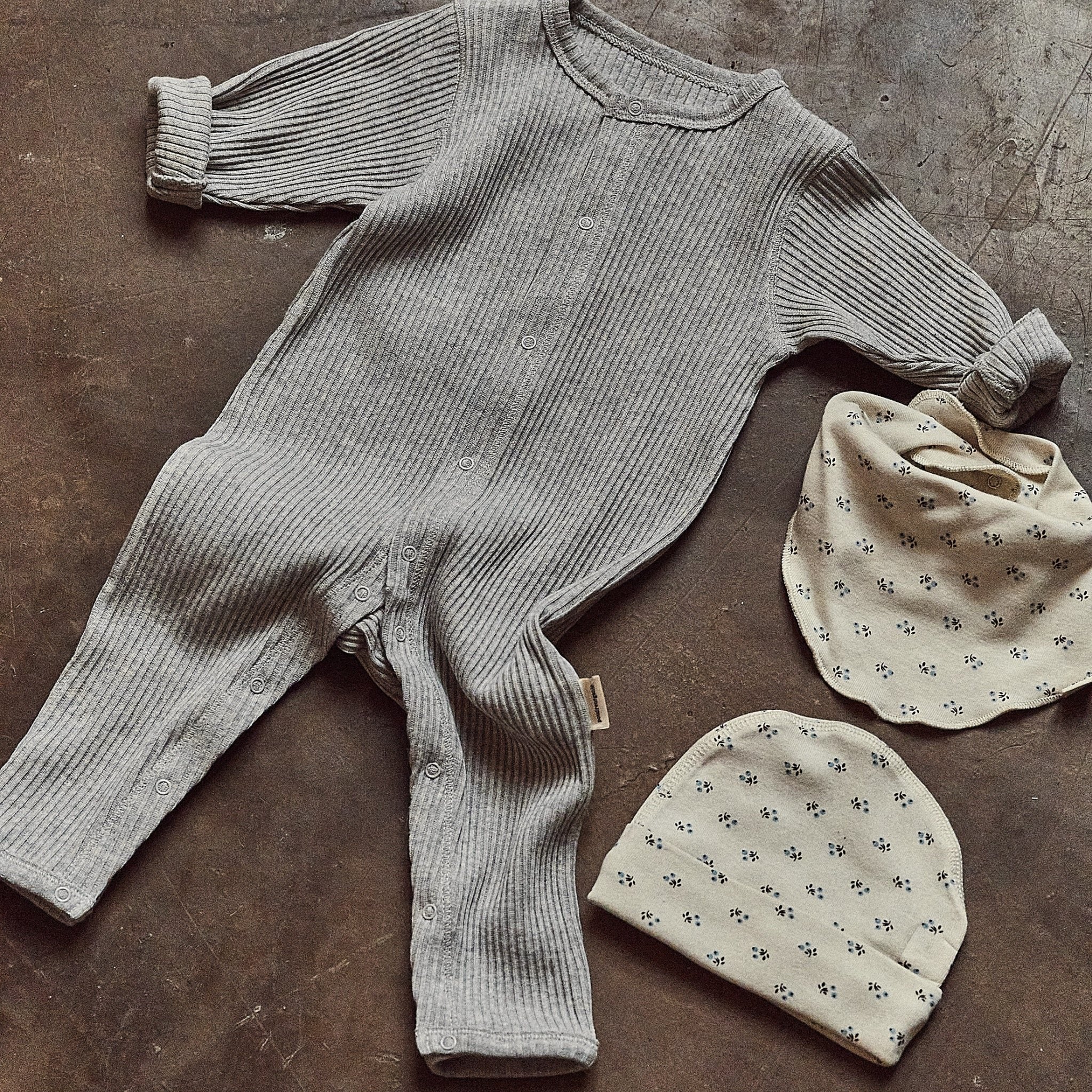 Bonnet bébé Litchi en coton bio – Hors saison blue surf | Poudre Organic 2