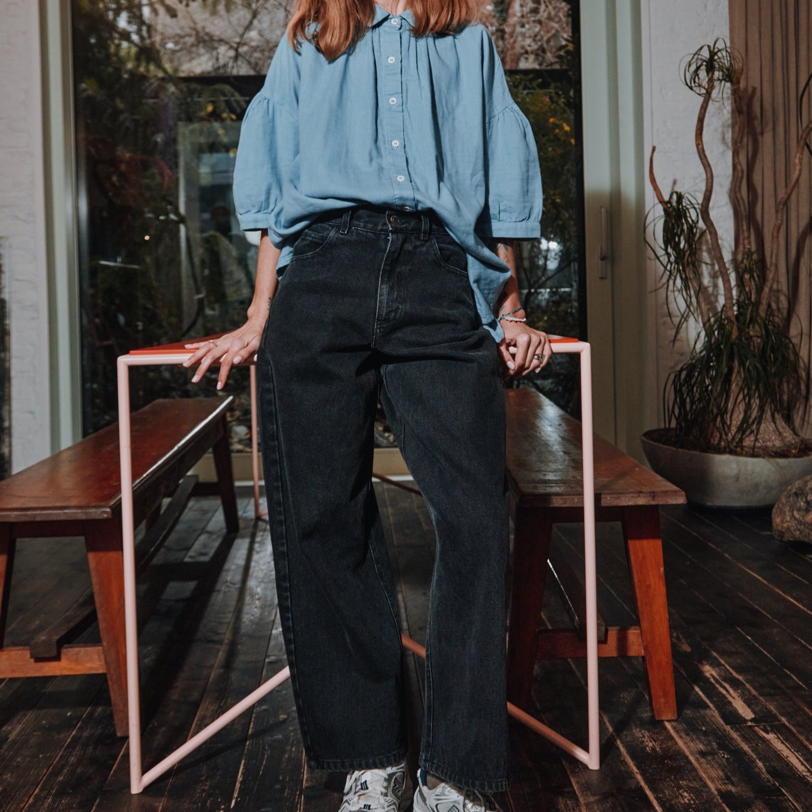 Pantalon denim femme Gentiane Long en coton bio – Denim noir | Poudre Organic 3