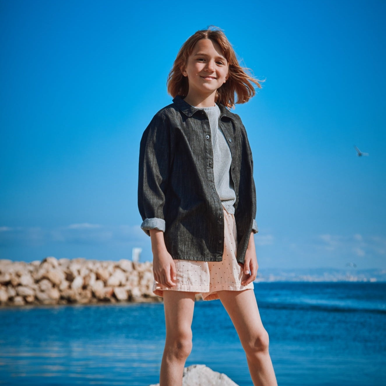 Blouse kids Belladone manches longues en coton bio – Denim noir | Poudre Organic 2