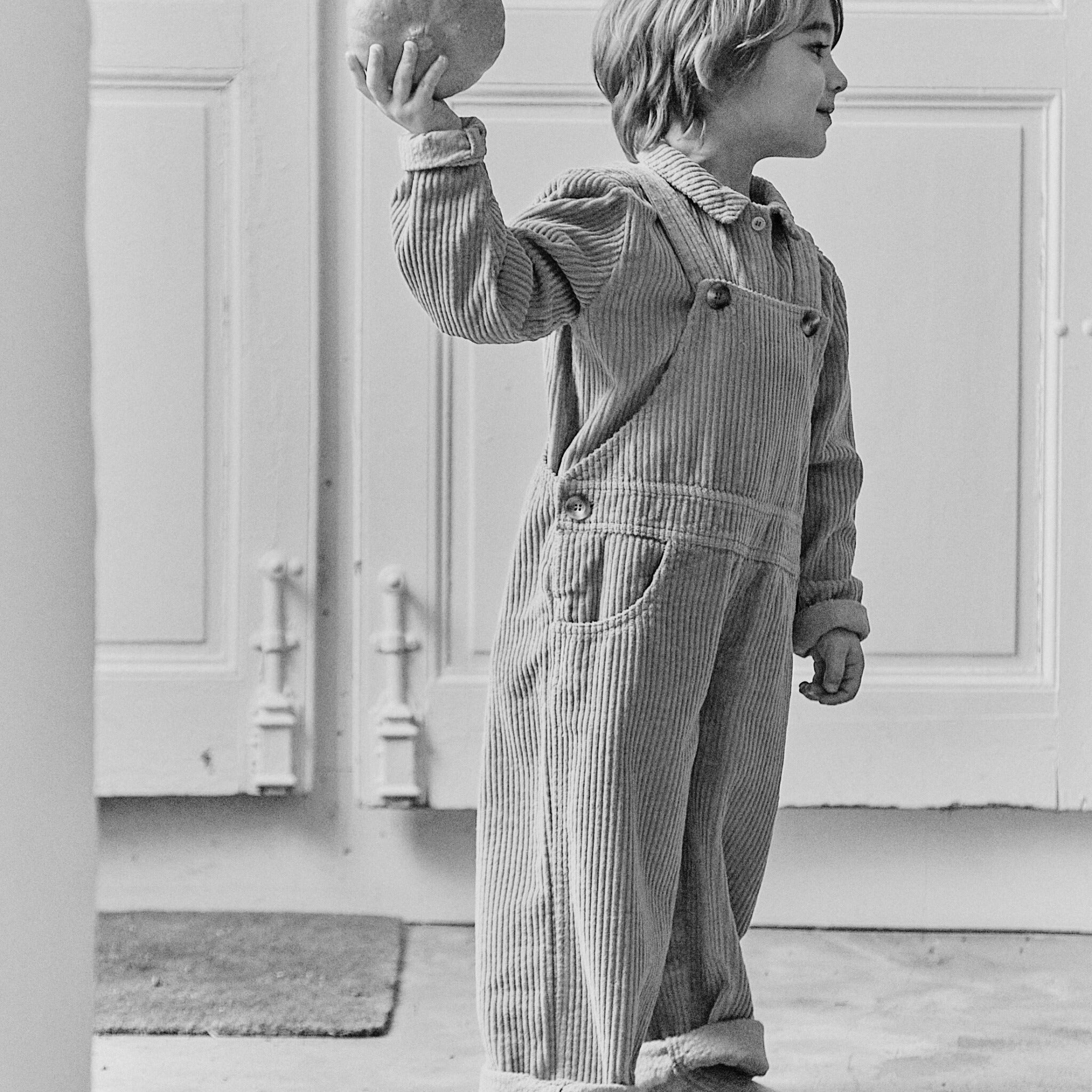 Salopette kids Quetsche en velours côtelé coton bio – Dark denim | Poudre Organic 2