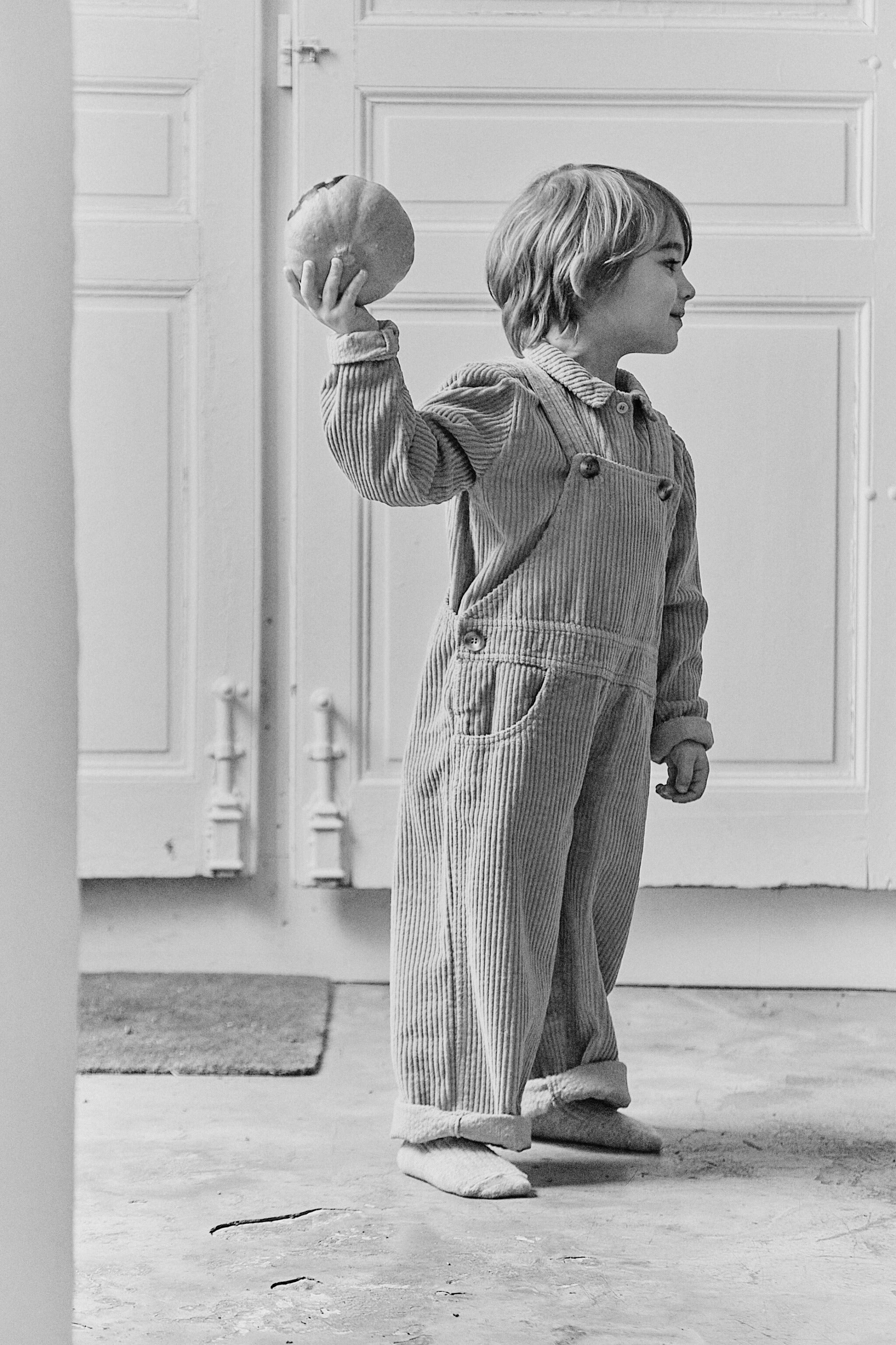 Salopette kids Quetsche en velours côtelé coton bio – Dark denim | Poudre Organic 2