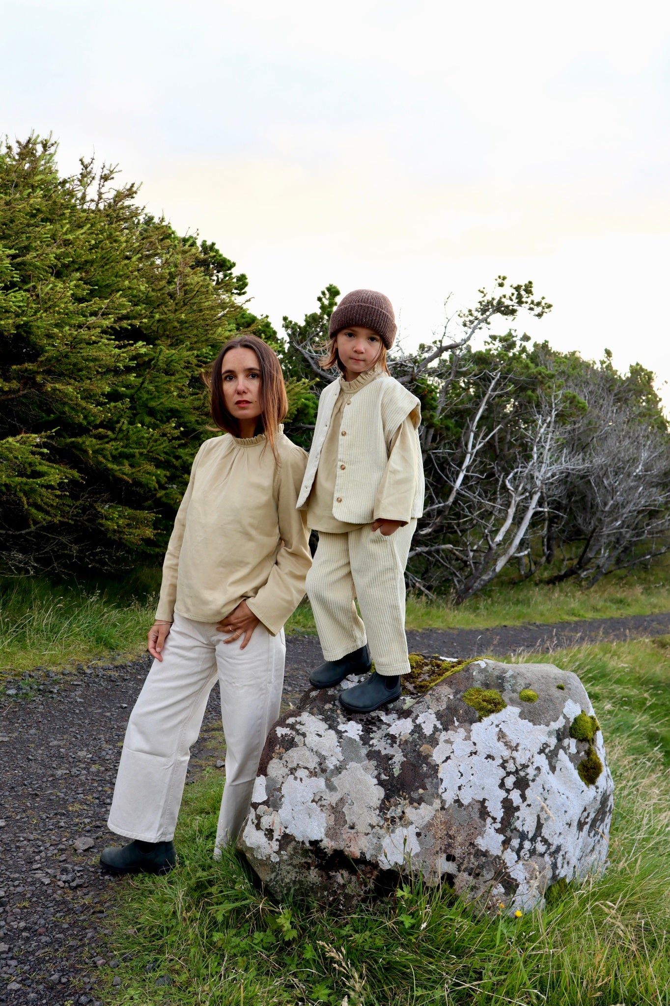 Pantalon kids Coing en velours côtelé coton bio – Pale khaki | Poudre Organic 2