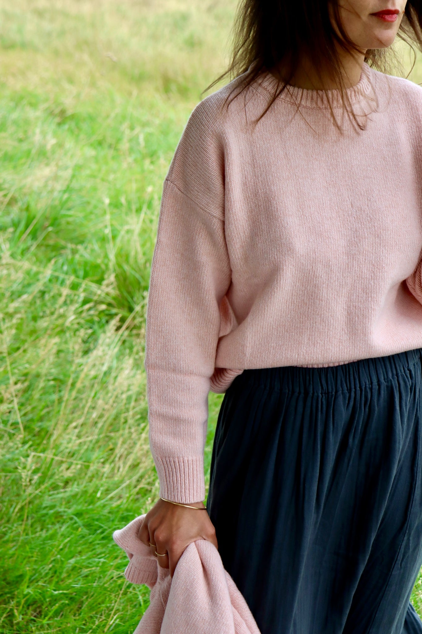 Pull femme Azalée en laine recyclée et fils écologiques – Soft pink | Poudre Organic 2