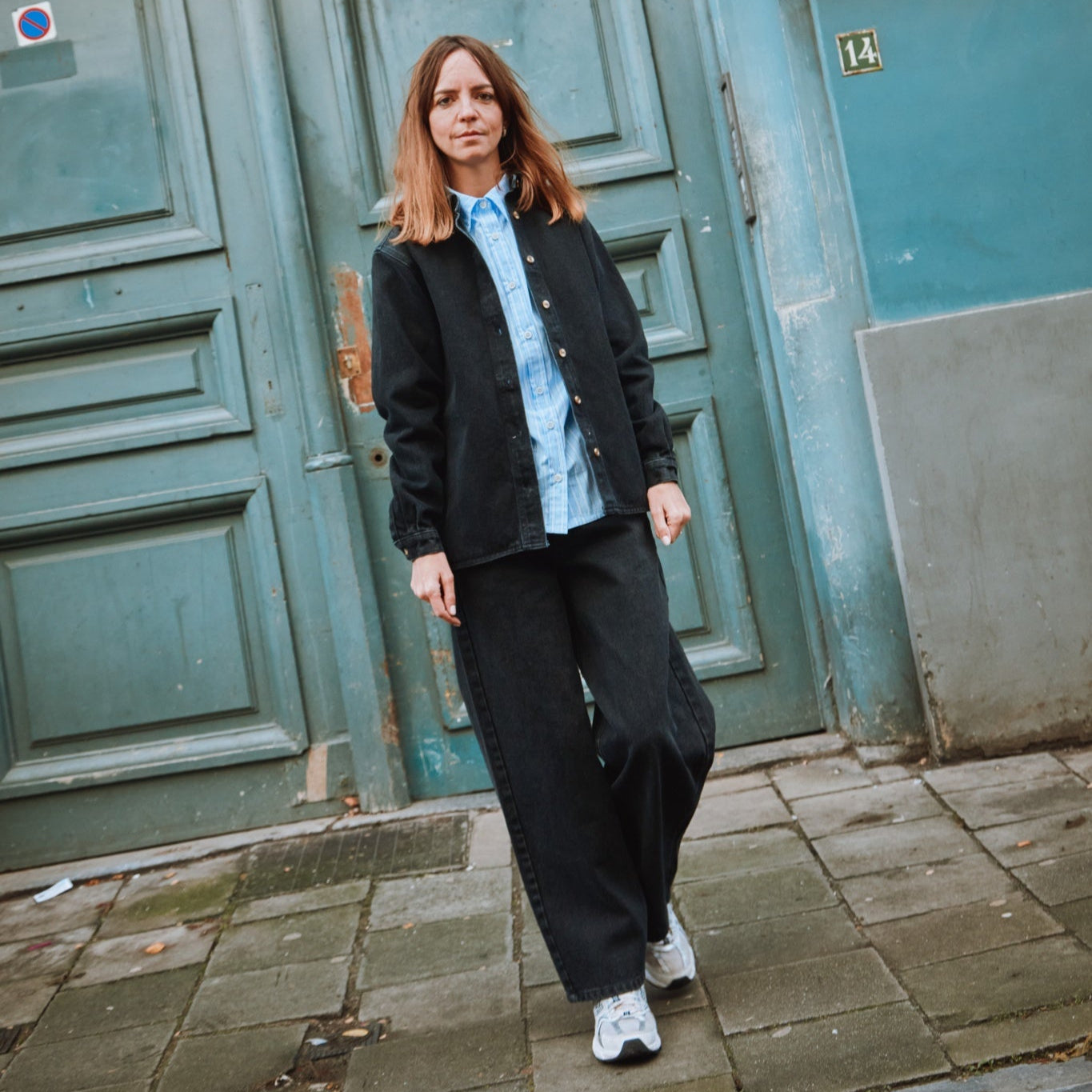 Blouse femme Capucine manches longues en coton bio – Denim épais noir | Poudre Organic 2