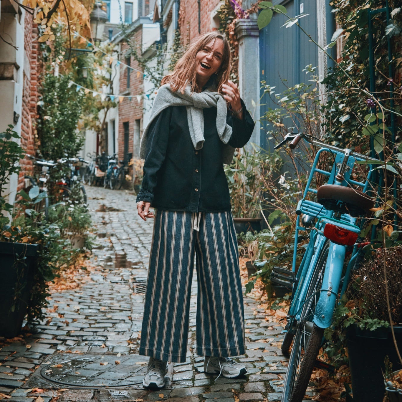 Pantalon femme Santal en coton bio – Rayures bleues | Poudre Organic 2