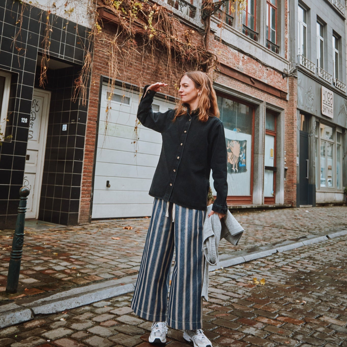 Blouse femme Capucine manches longues en coton bio – Denim épais noir | Poudre Organic 3