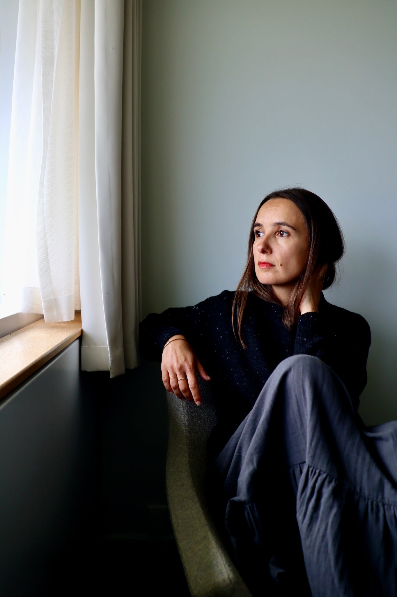 Pull femme Thé en laine recyclée et fils écologiques – Speckled black | Poudre Organic 2