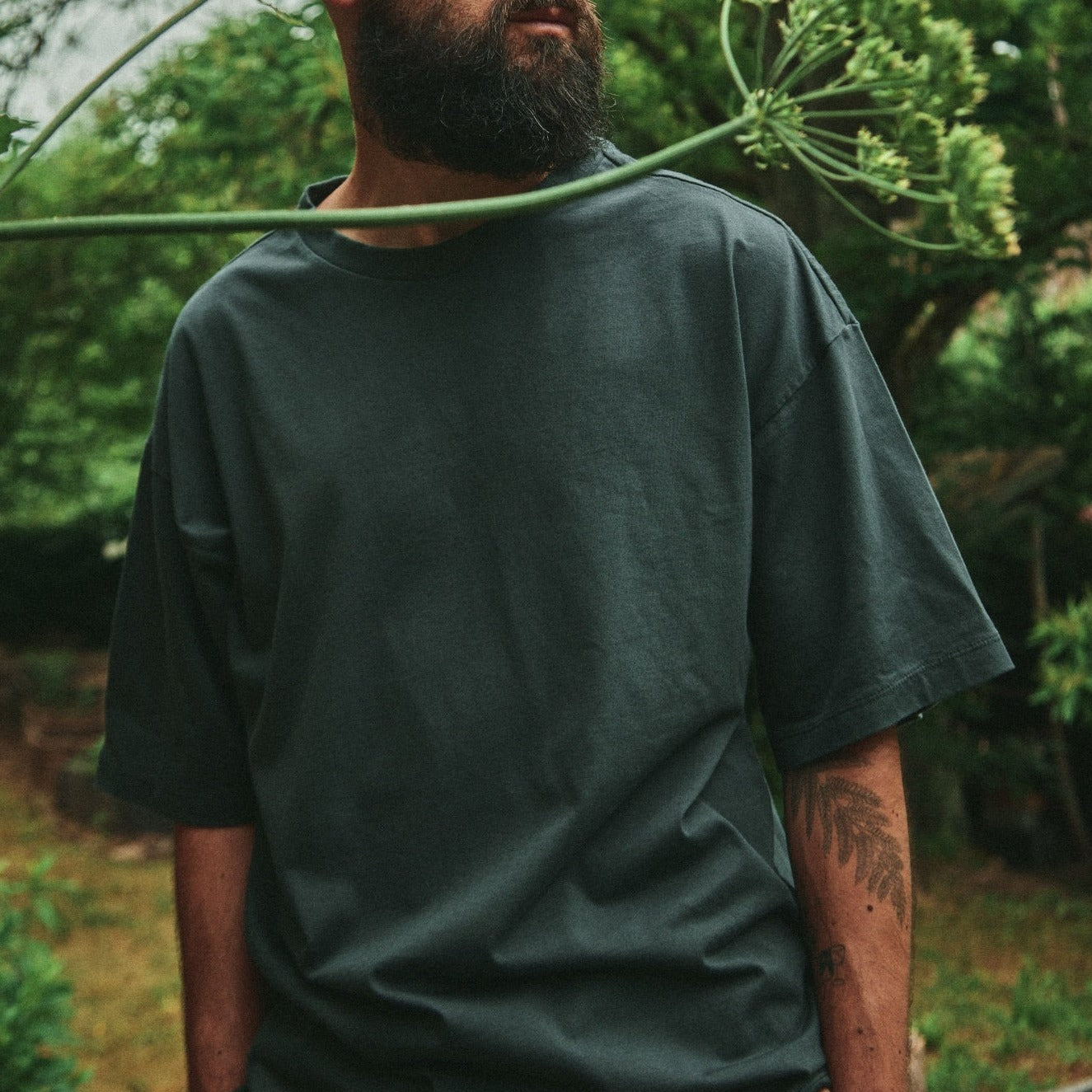 T homme Seringat manches courtes en coton bio – Pirate black | Poudre Organic 4