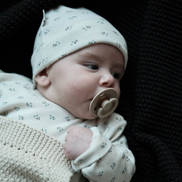 Bonnet bébé Litchi en coton bio – Hors saison blue surf | Poudre Organic 4