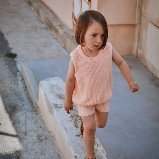 Shorty fille en coton stretch Lila et ceinture Anis Sport Shorty fille en coton stretch Lila et ceinture Anis Sport