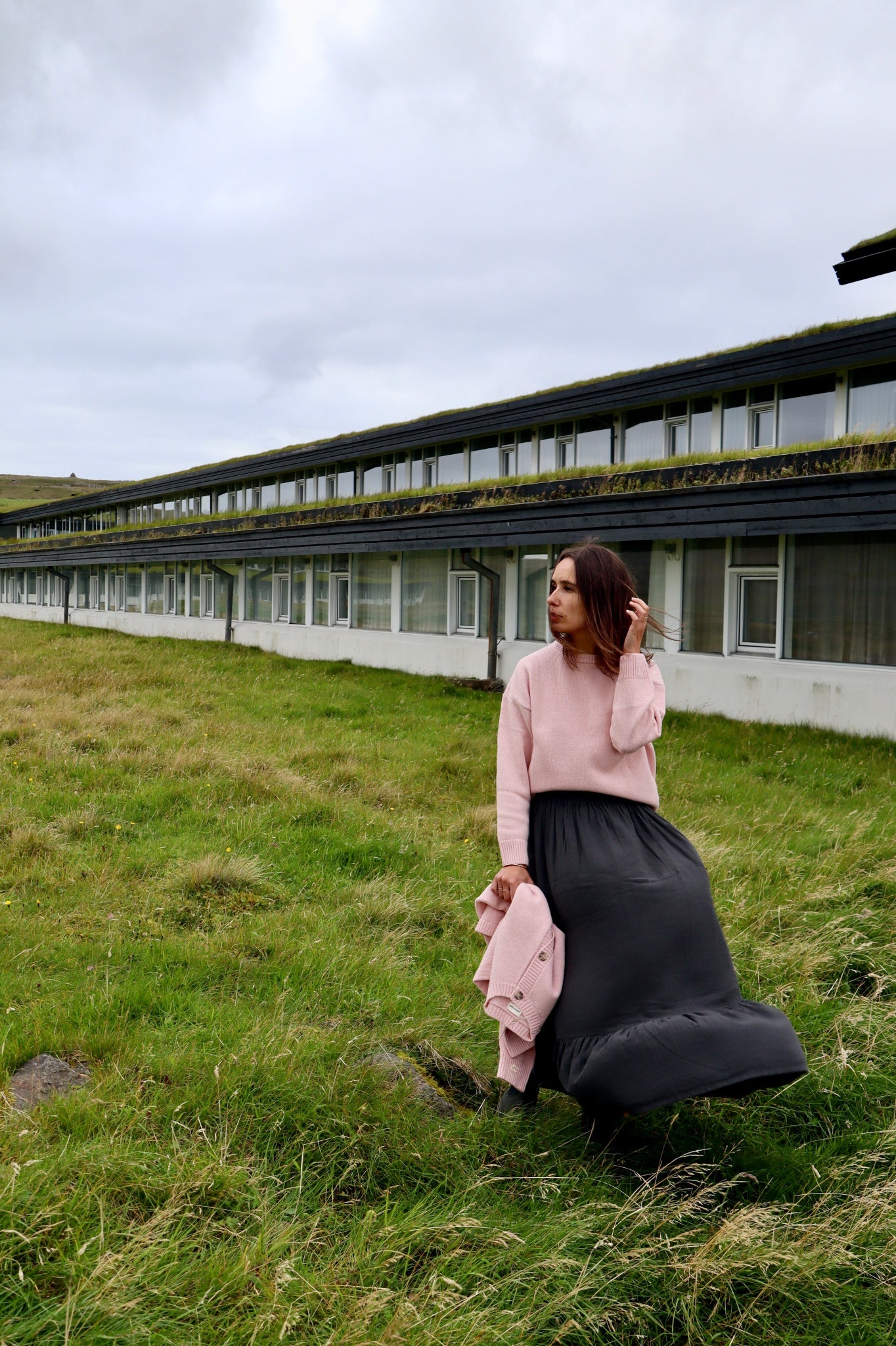 Cardigan femme Pétale en laine recyclée et fils écologiques – Soft Pink | Poudre Organic 3