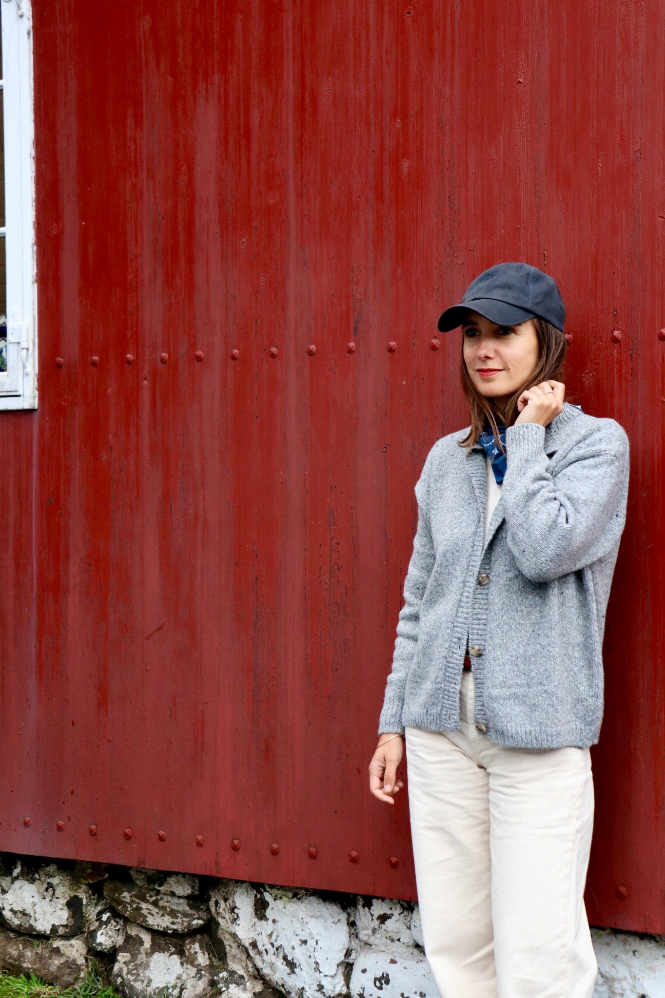 Cardigan femme Pétale en laine recyclée et fils écologiques – Speckled Grey | Poudre Organic 2