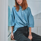 Chemise femme Neotine en gaze coton bio – Faded denim | Poudre Organic 3