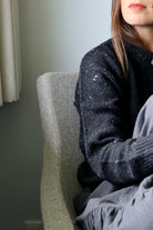 Pull femme Thé en laine recyclée et fils écologiques – Speckled black | Poudre Organic 4