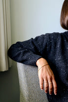 Cardigan femme Pétale en laine recyclée et fils écologiques – Speckled Black | Poudre Organic 3