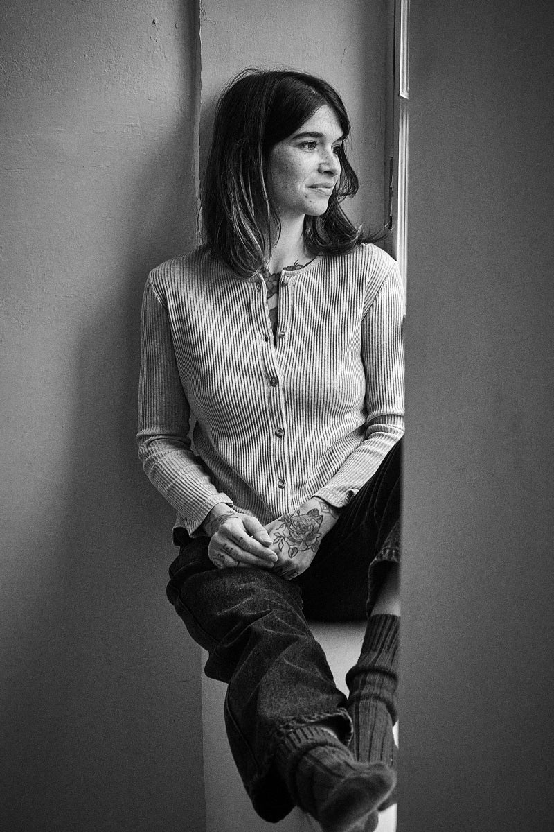 Cardigan femme Souci côtelé en coton bio – Anthracite | Poudre Organic 2