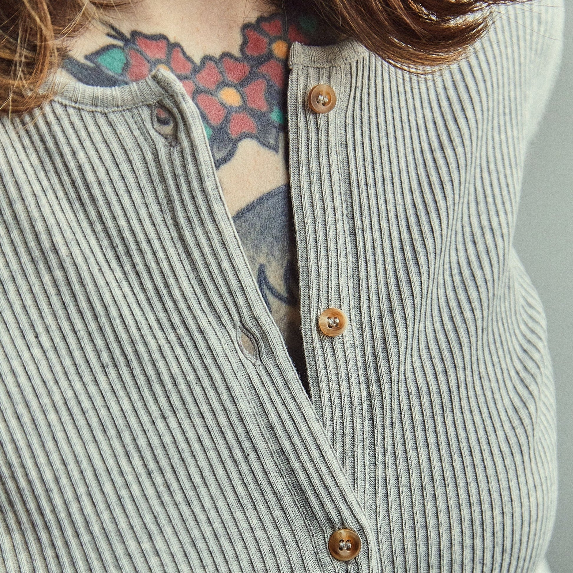 Cardigan femme Souci côtelé en coton bio – Gris Clair Chiné | Poudre Organic 6