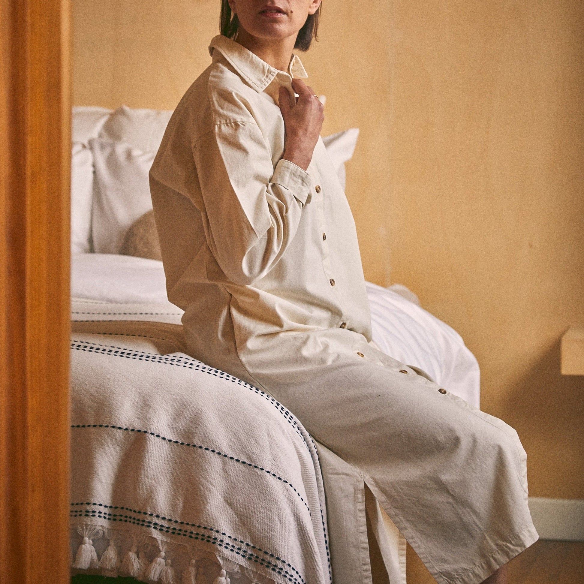Robe Lis [Almond Milk]